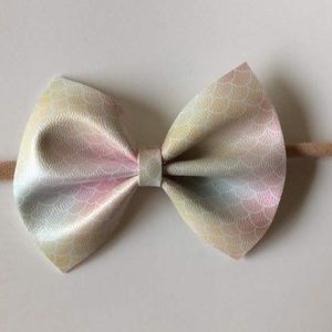 Mermaid Scale Bow